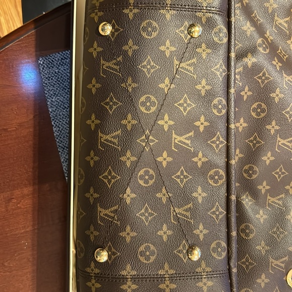 Louis Vuitton
Artsy Handbag Monogram Canvas Mm Hobo Bag - Picture 9 of 10